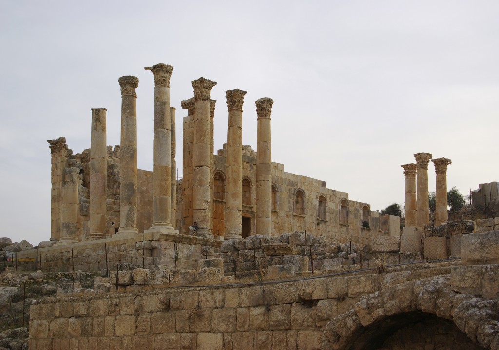 Temple of Zeus at Jerash (Berthold Werner / Wikimedia) « See The Holy Land